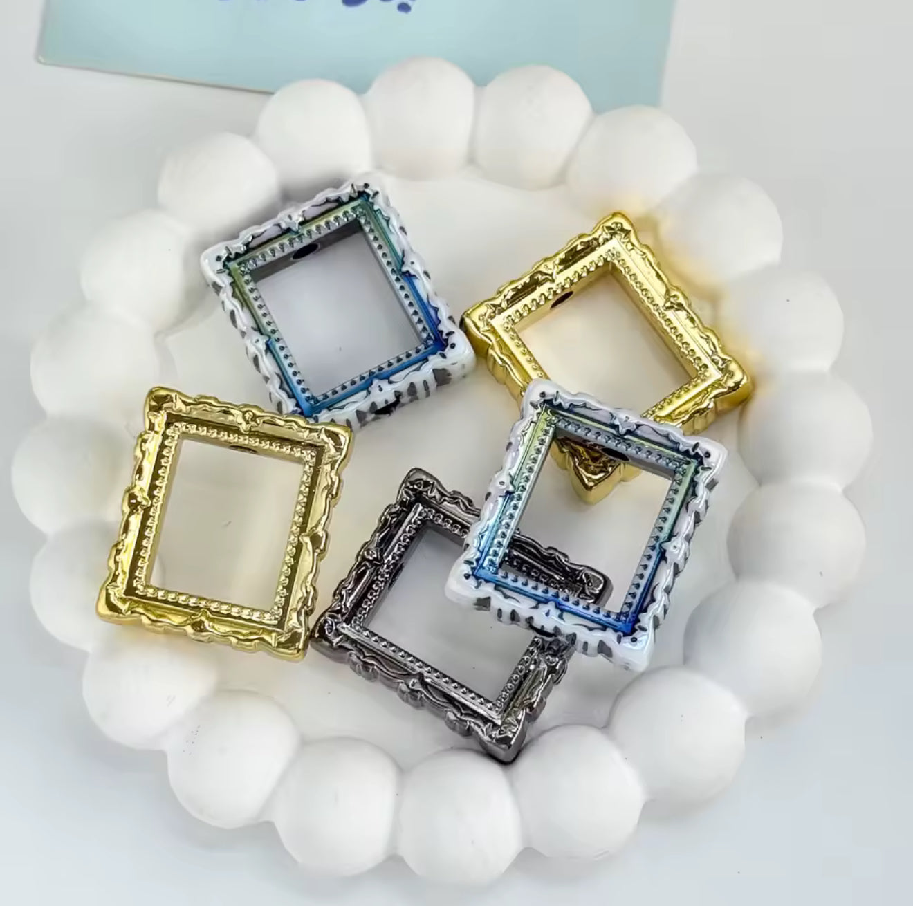 Square Picture Frame Effect Metal Tone Acrylic 32mm Bead Set of 2 There is no slot for picture.